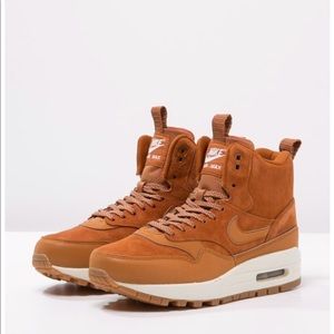 Nike Women's Air Max 1 Mid SneakerBoot